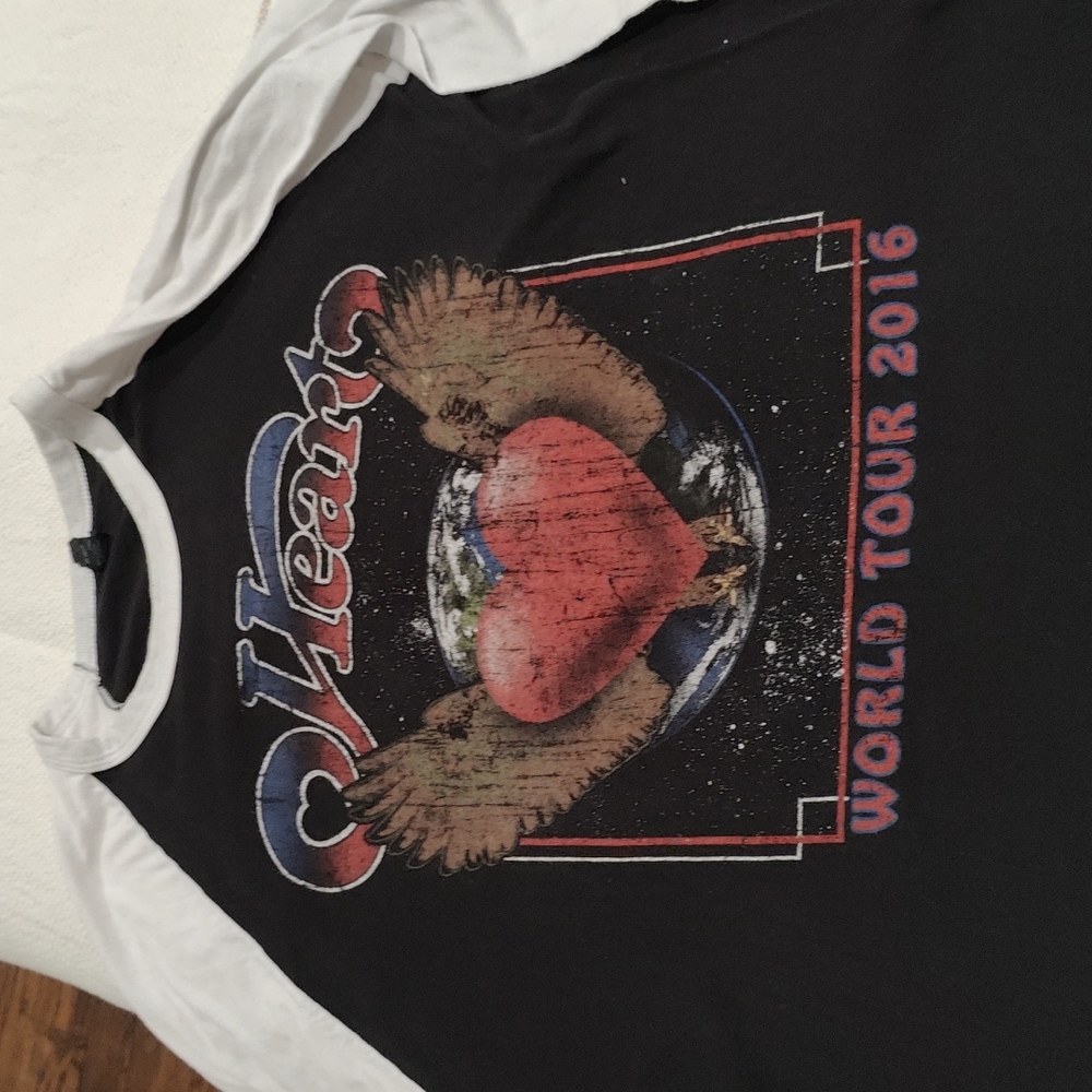 "Heart" Vintage World tour shirt 2016